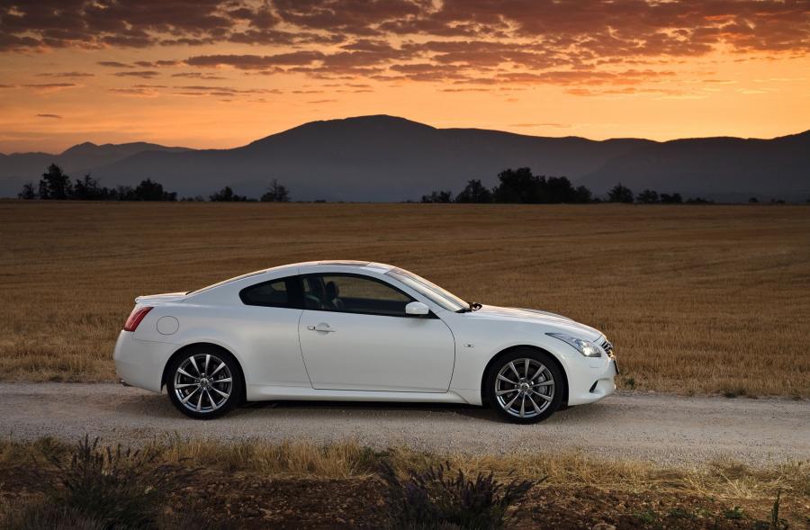  Infiniti G37 Coupe 2009 года  (фото 9 из 51)